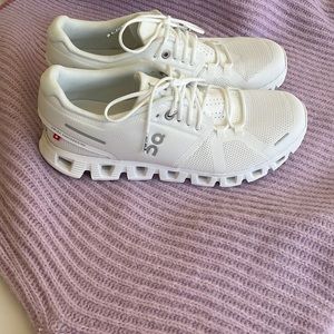 Womens On Cloud 5 white